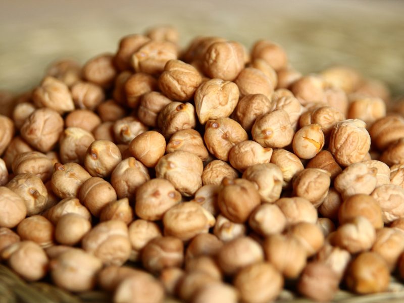 chickpeas-3663027_1920